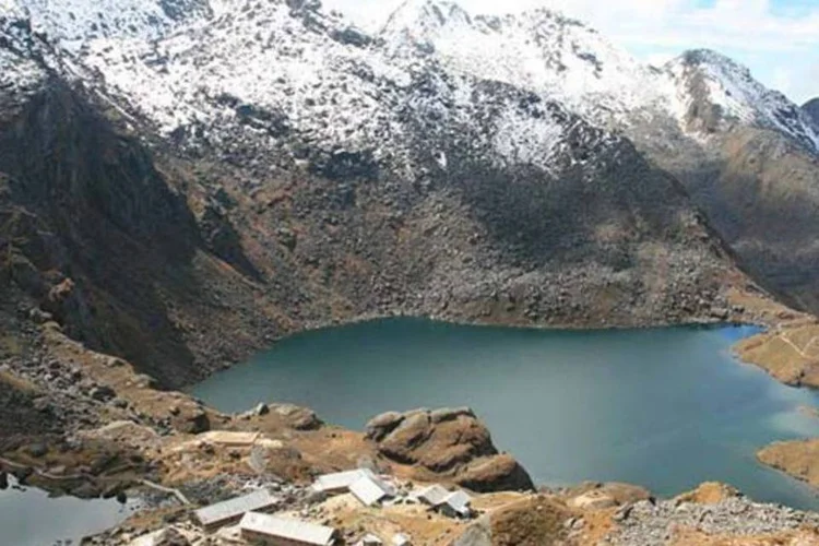 
	Desastre natural: quatro helic&oacute;pteros voaram de manh&atilde; &agrave; montanha para prosseguir com os trabalhos de resgate
 (Wikimedia Commons)
