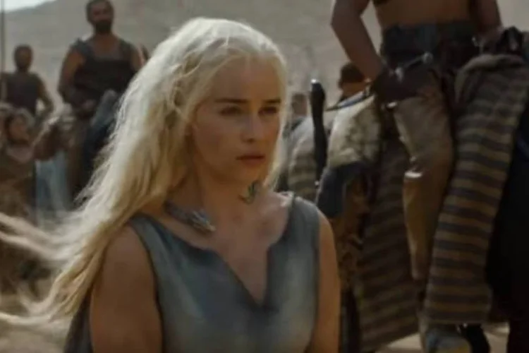 
	Cena da 6&ordf; temporada de Game of Thrones: jornalista usou o equivalente &agrave; lei de acesso &agrave; informa&ccedil;&atilde;o para pedir epis&oacute;dios de seriado.
 (Reprodução/HBO)