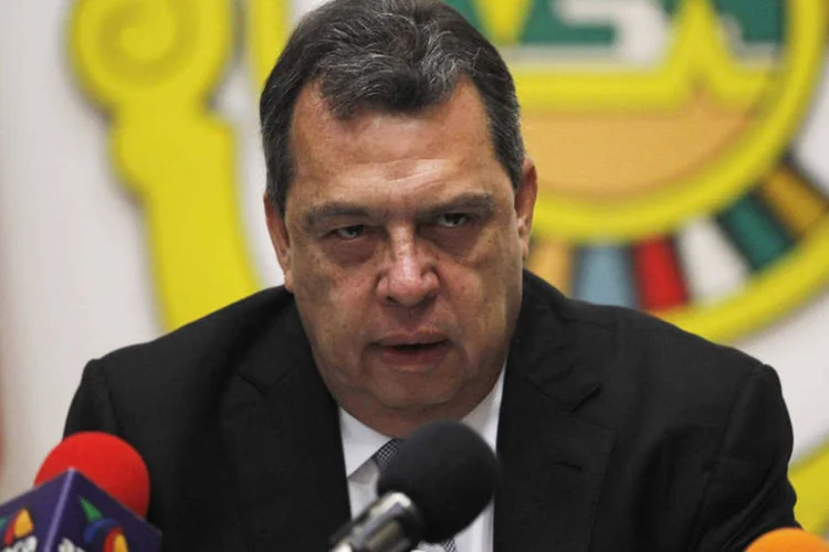 Governador do estado de Guerrero, no México, Ángel Aguirre, durante uma coletiva em Chilpancingo (Jorge Dan Lopez/Reuters)