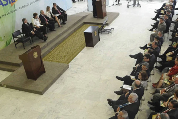 No anúncio feito hoje, o governo reforçou ações sobre o câmbio, lançou medidas tributárias, com a desoneração da folha de pagamento, além de estímulos à produção nacional (Wilson Dias/ABr)