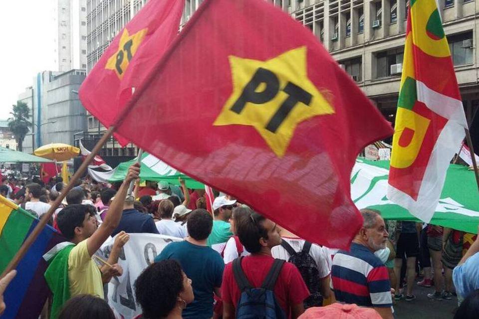 Caminhada contra impeachment reúne 10 mil em Porto Alegre