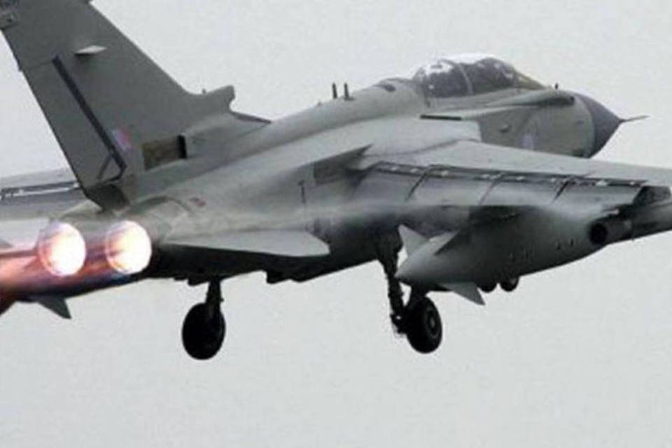 Forças britânicas bombardearam bunker de Kadafi em Sirte
