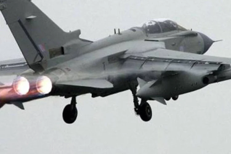 Uma formação de Tornados GR4s partiu da base da RAF (Royal Air Force) de Marham, em Norfolk, leste da Inglaterra
 (Martin Hayhow/AFP)