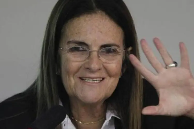 Maria das Graças Foster, presidente da Petrobras, gesticula durante reunião do Comitê de Minas e Energia no Congresso em Brasília (Ueslei Marcelino/Reuters)