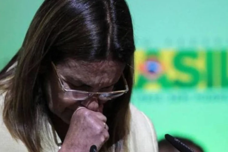 Presidente da Petrobras, Maria das Graças Foster, reage durante sua cerimônia de posse no Rio de Janeiro (Sergio Moraes/Reuters)