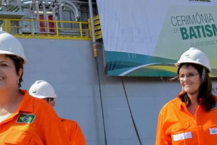 Dilma Rousseff e Graça Foster durante cerimônia de batismo da plataforma P-59 (Roberto Stuckert Filho/Presidência da República)