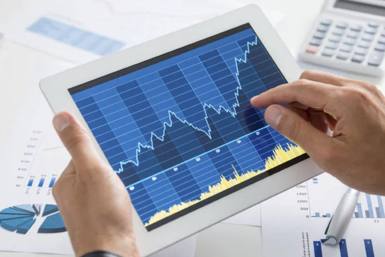 
	A&ccedil;&otilde;es: &agrave;s 8h02 (hor&aacute;rio de Bras&iacute;lia), o &iacute;ndice das principais a&ccedil;&otilde;es europeias FTSEurofirst 300 tinha queda de 1,23 por cento
 (Thinkstock)