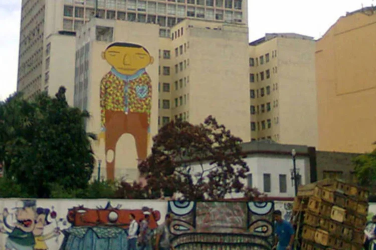 Grafite "Estrangeiro", da dupla Osgemeos, não está mais no Vale do Anhangabaú, em SP (Mishmoshimoshi / Flickr Commons)