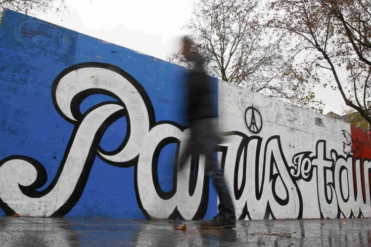 
	Atentados de Paris: projeto fixava as regras para retirar a nacionalidade francesa de uma pessoa caso ela fosse condenada por terrorismo
 (Jacky Naegelen / Reuters)
