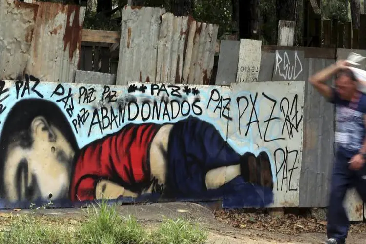 
	Grafite em muro de Sorocaba: EI est&aacute; usando foto de menino em propaganda
 (Paulo Whitaker/Reuters)