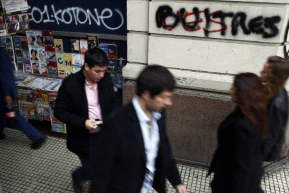 Fitch rebaixa rating da Argentina para default restrito
