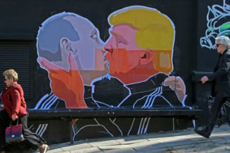 Grafite de Putin e Trump: Congresso americano começa a debater suposta interferência russa amanhã (Petras Malukas/AFP)