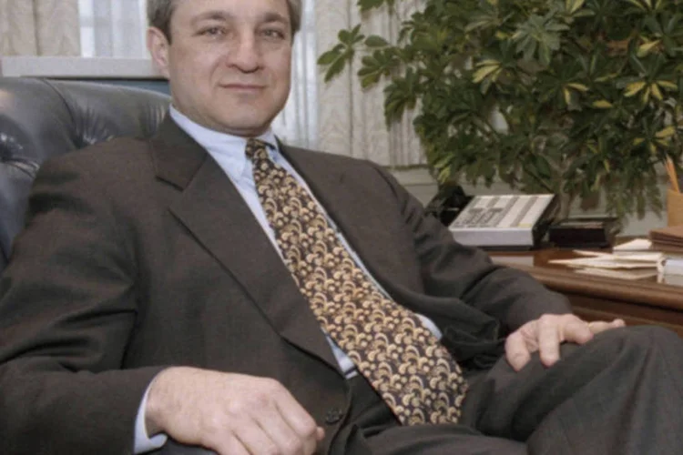 
	Graham Spanier: o ex-treinador, de 68 anos, foi levado nesta semana para um pres&iacute;dio de seguran&ccedil;a m&aacute;xima
 (REUTERS)