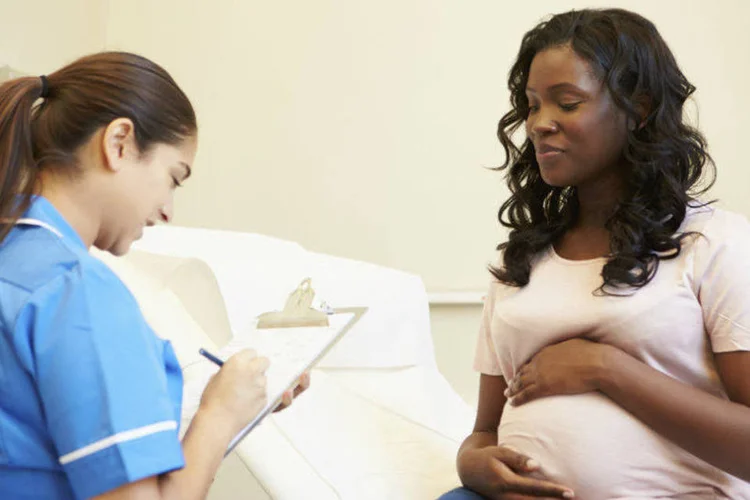 Gravidez: doulas podem acompanhar gestantes, mas não fazer diagnósticos (monkeybusinessimages/Thinkstock)