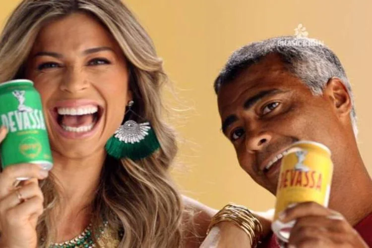 Grazi Massafera e Romário lançam Devassa One: a hashtag #vemprapelada está impressa nas novas latas e propõe o compartilhamento das coleções de cada um (Divulgação)