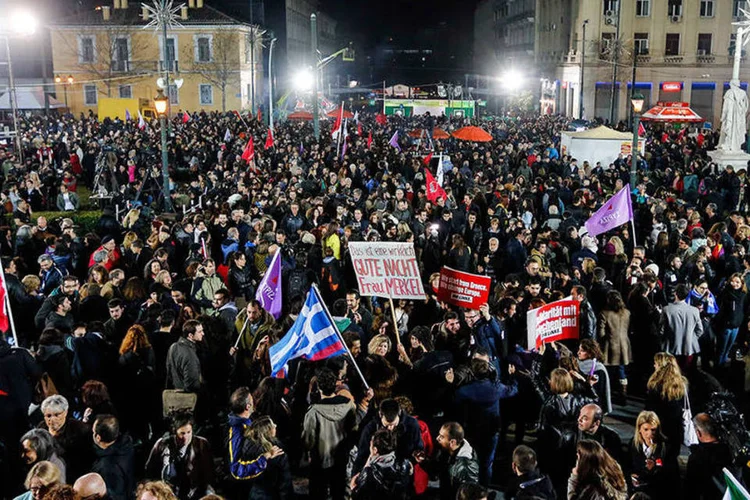 Apoiadores do Syriza comemoram vitória nas eleições da Grécia (REUTERS/Marko Djurica)
