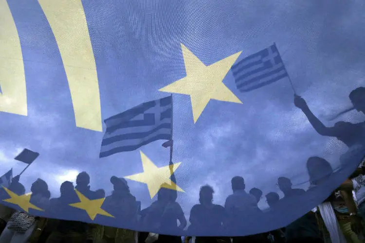 Pesquisas de opinião mostram que a maioria da população grega é favorável à permanência do país na zona do euro (REUTERS/Yannis Behrakis)