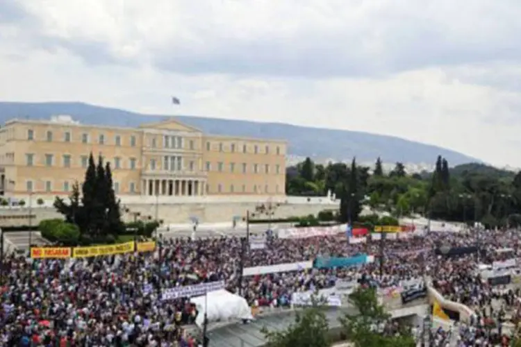 Protestos reúnem milhares de gregos contra as medidas do governo (Aris Messinis/AFP)