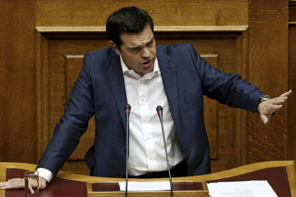Premiê grego defende escolhas "difíceis" de plano de resgate