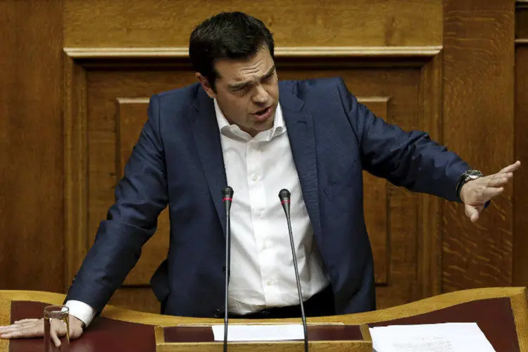 
	O primeiro-ministro da Gr&eacute;cia, Alexis Tsipras, em discurso no Parlamento
 (REUTERS/Alkis Konstantinidis)