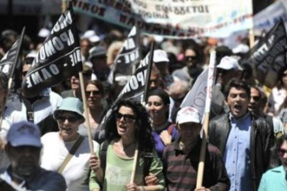 Sindicatos gregos convocam greve geral para 20/5