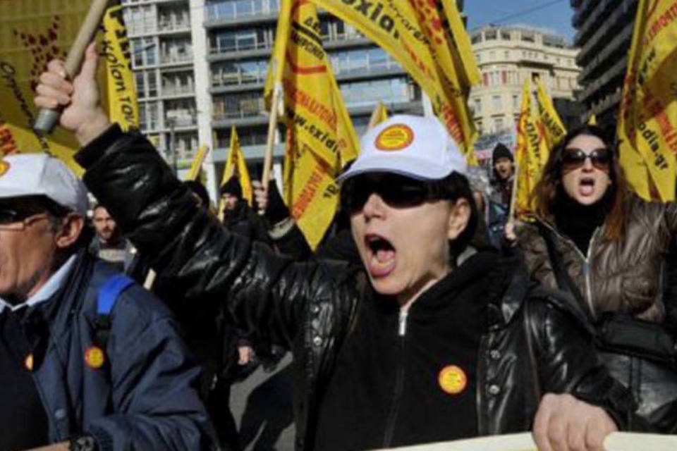 Atenas recebe com protestos missão para avaliar reformas