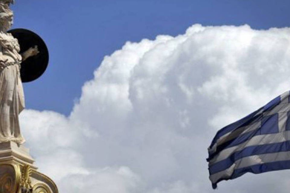 Gregos sacam dinheiro e estocam comida antes de eleição