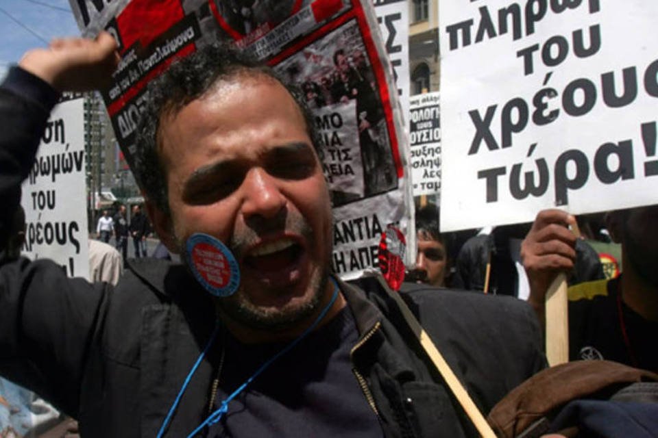Trabalhadores fazem nova greve em protesto aos cortes na Grécia