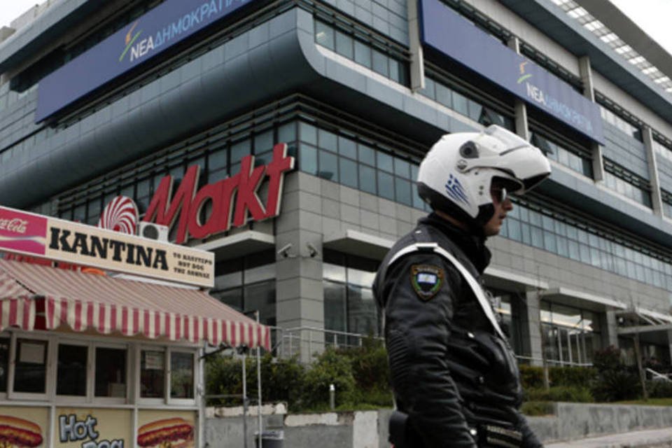 Ataque com fuzil a partido do premiê agrava violência grega