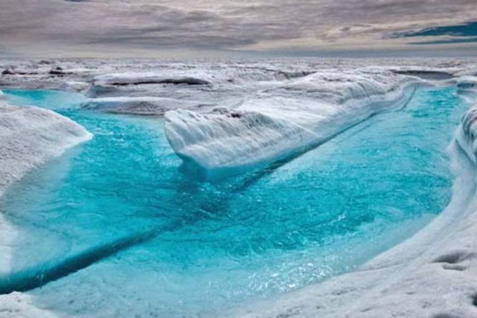 Gelo derrete mais rápido na Groenlândia e Antártida