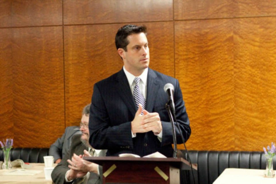 Senador americano faz enquete online sobre casamento gay