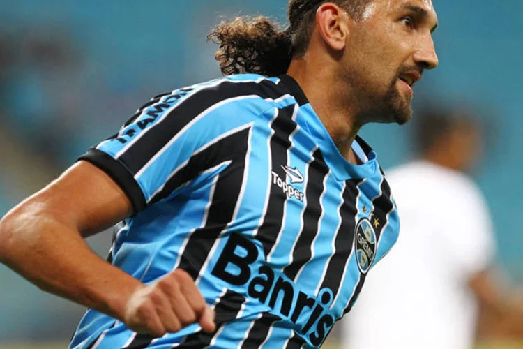 Atacante Barcos, do Grêmio, durante partida contra o Goiás pelo Campeonato Brasileiro (Lucas Uebel/Getty Images)