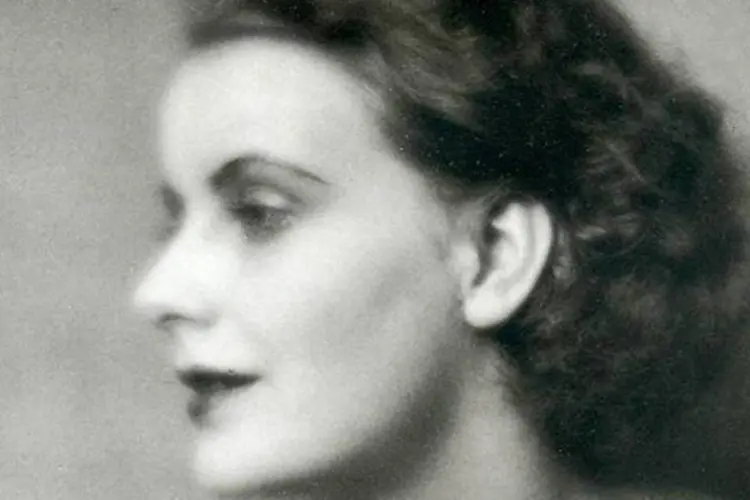 
	Greta Garbo: Parte da cole&ccedil;&atilde;o que ser&aacute; leiloada ser&aacute; exposta no Museu de &Iacute;cones do Estilo de Newbridge Silverware
 (Wikimedia Commons)