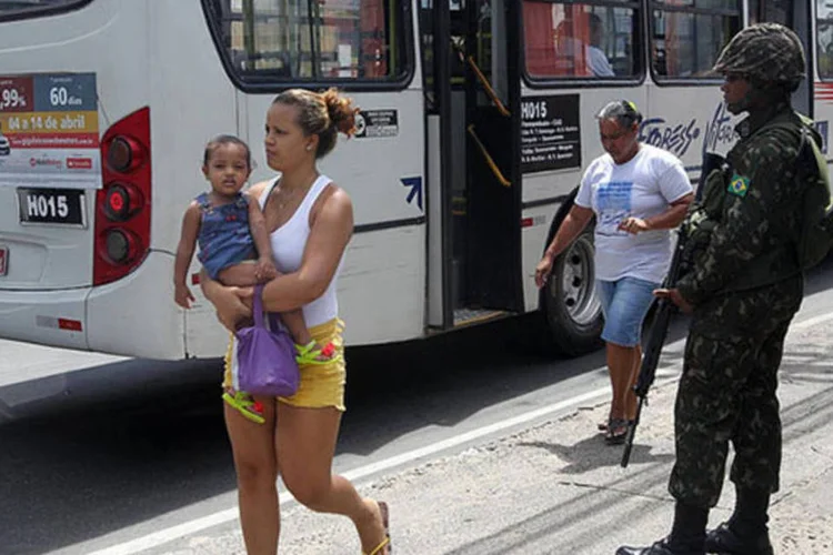 
	Com greve da PM na Bahia, tropas do ex&eacute;rcito faziam patrulha em ruas de Salvador
 (Alberto Coutinho/GovBa)