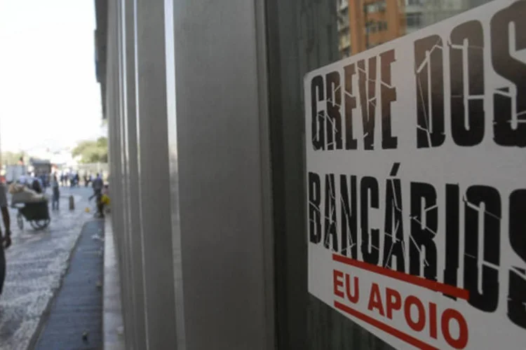
	&quot;As paralisa&ccedil;&otilde;es desrespeitam a lei de greve, uma vez que os bancos e banc&aacute;rios n&atilde;o est&atilde;o em negocia&ccedil;&atilde;o salarial e t&ecirc;m uma conven&ccedil;&atilde;o coletiva vigente&quot;, disse a Fenaban
 (Tânia Rêgo/ABr)