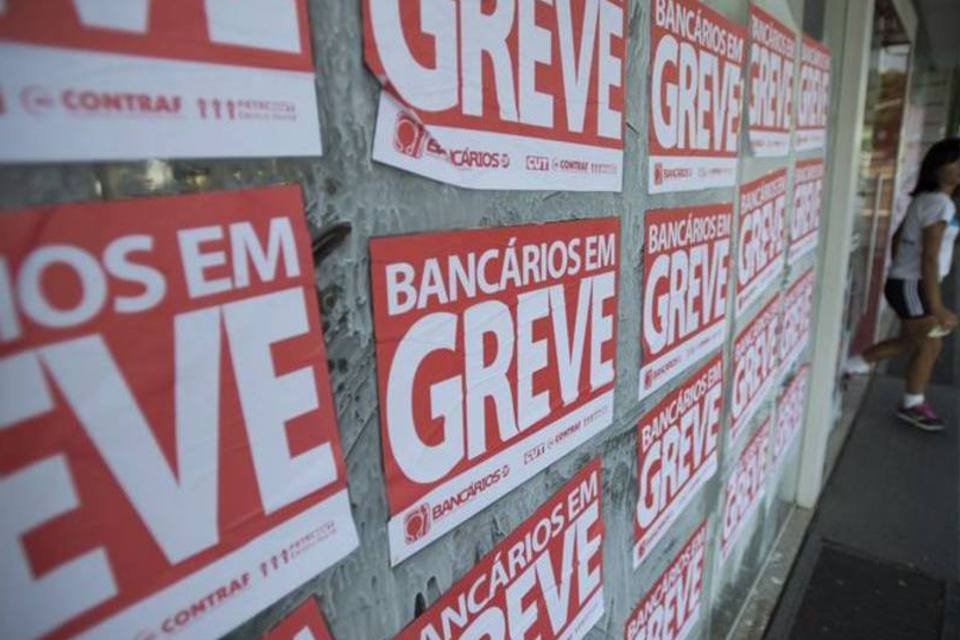 No Rio, bancários fazem piquetes e pedem adesão à greve
