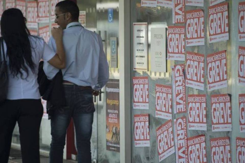 São Paulo têm 35 mil bancários em greve, diz sindicato