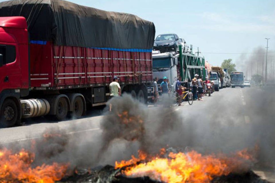 PRF registra 48 manifestações de caminhoneiros em 11 estados