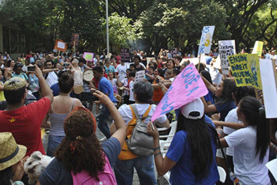 Funcionários da USP encerram greve e TRT decide reajuste