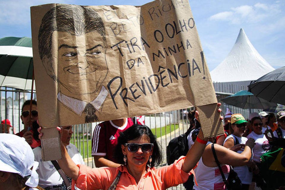 Justiça do Paraná determina retorno imediato de professores