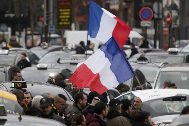 
	Greve: a greve dos t&aacute;xis provocava perturba&ccedil;&otilde;es no tr&aacute;fego em torno de Paris e dos aeroportos Charles de Gaulle e Orly
 (Charles Platiau / Reuters)