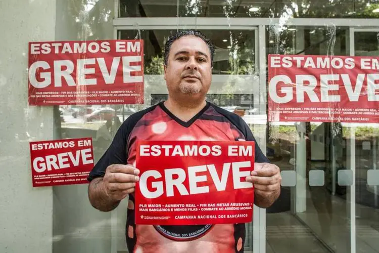 
	Banc&aacute;rio durante a greve nacional da categoria, em S&atilde;o Paulo
 (Kelsen Fernandes/Fotos Públicas)