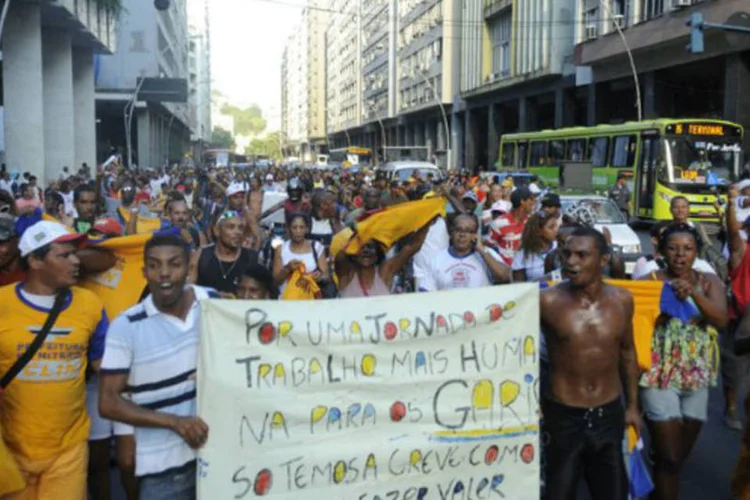 
	Garis de Niter&oacute;i em greve: retorno dos profissionais ao trabalho foi em atendimento a uma solicita&ccedil;&atilde;o da desembargadora Maria das Gra&ccedil;as Viegas Paranhos
 (Tomaz Silva/Agência Brasil)