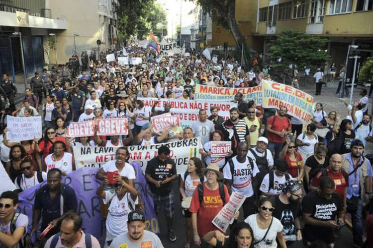 
	Greve geral: &ldquo;Mais uma vez os servidores foram para as ruas e hoje todas as categorias presentes aprovaram uma greve hist&oacute;rica&quot;
 (Tomaz Silva/Agência Brasil)