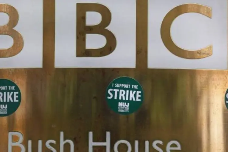 Cerca de 3.000 filiados ao Sindicato Nacional de Jornalistas, o NUJ, participem da greve contra a BBC (Peter Macdiarmid/Getty Images)