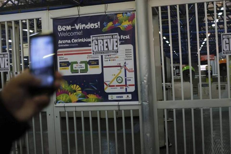 Metroviários tentam reverter demissões