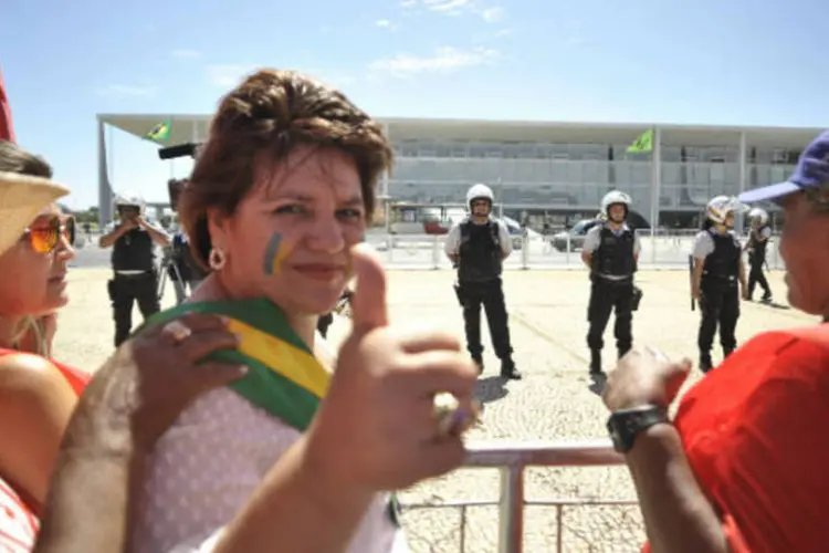 
	Servidores em greve: antes do acordo, os protestos contaram com a presen&ccedil;a de uma s&oacute;sia da presidente Dilma Rousseff em Bras&iacute;lia
 (Marcello Casal Jr./ABr)
