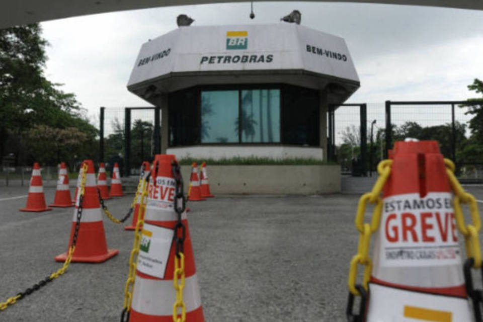 Sindicalistas ocupam prédio da Petrobras em São Paulo