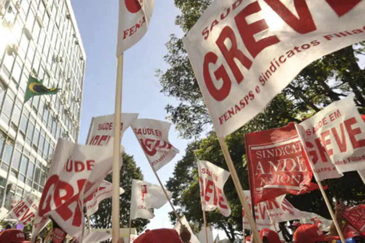 Servidores de mais de 30 órgãos federais protestam em frente ao Ministério do Planejamento: Delarue se queixa de "falta de negociação do governo" com os grevistas (Marcello Casal Jr./ABr)