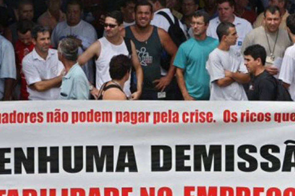 Metalúrgicos protestam em SP contra demissões na GM